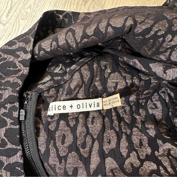 Alice + Olivia Black Leopard Print Crop Top - Picture 3 of 4